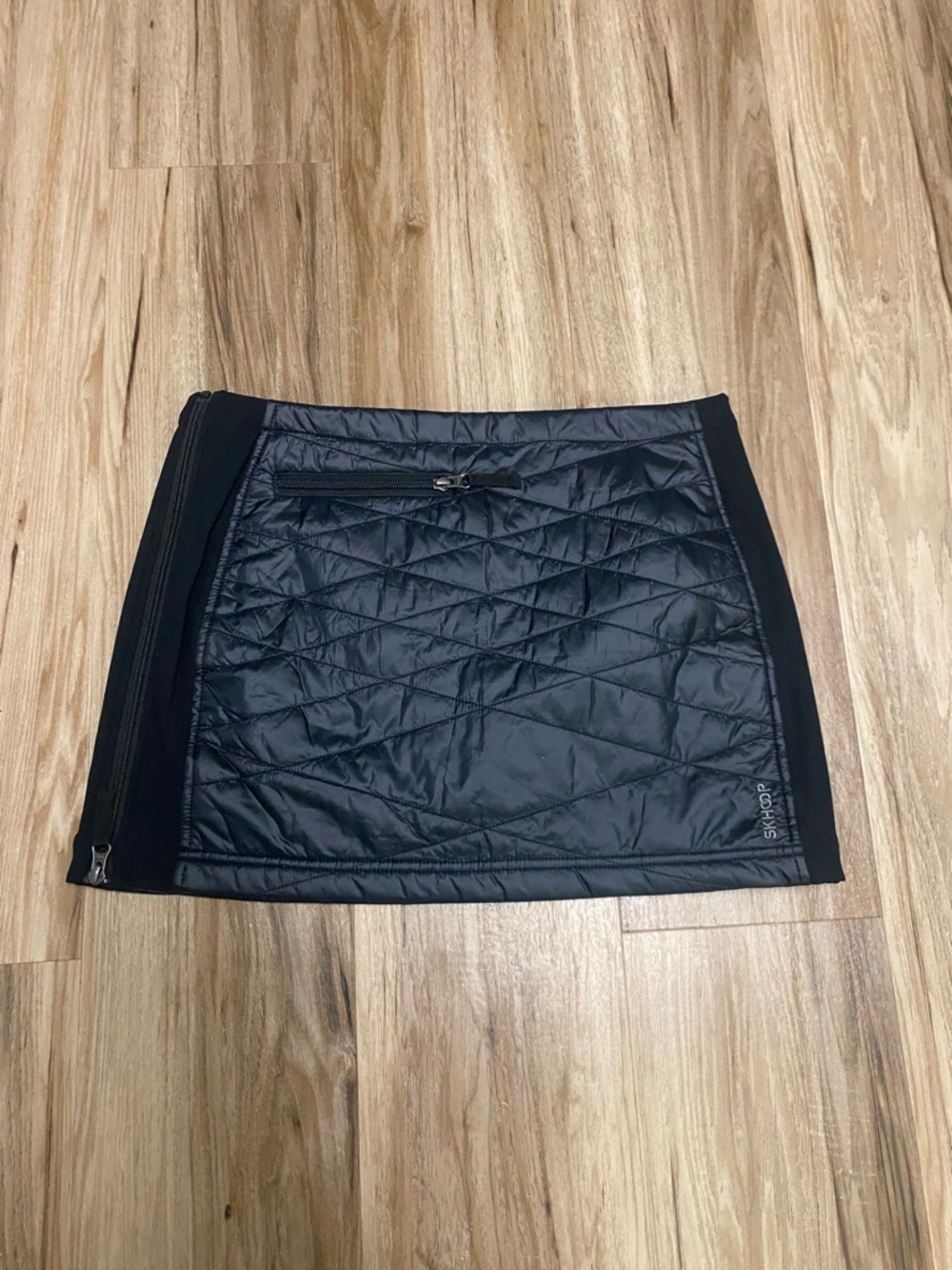 SKHOOP LIKE NEW KARI BUM WARMER QUILTED SHORT MINI SKIRT INSULATED SZ MEDIUM